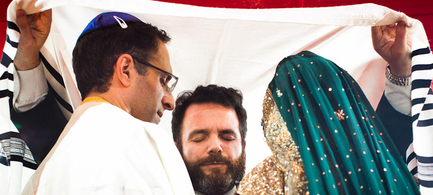 Rabbi Olivier Benhaim performs Karthik and Mike's Jewish wedding ceremony at the Uptown Hideaway in Seattle. (Photo by Dan DeLong/Red Box Pictures)