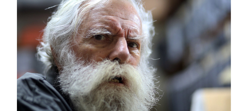 Бар Ам в последние годы никакие события не комментирует