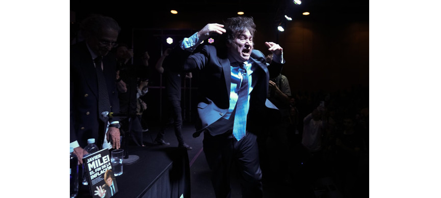 Его выступления эксцентричны и полны провокаций