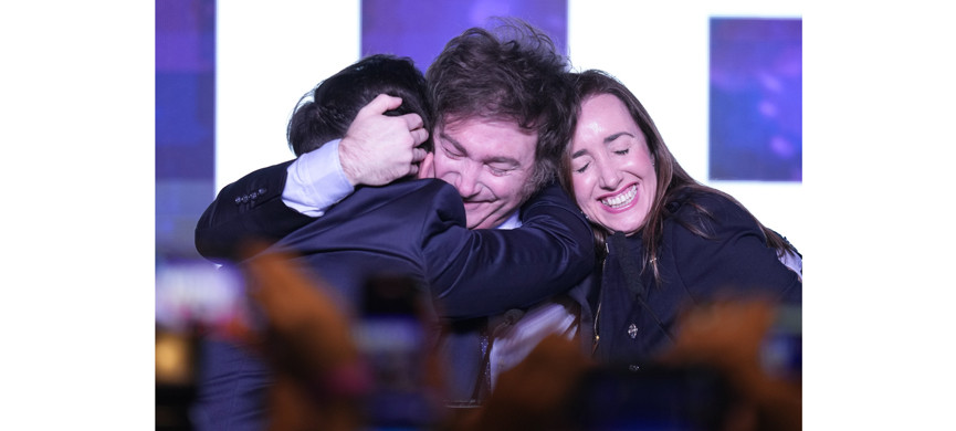 Политик не раз признавался в любви к сексу втроем