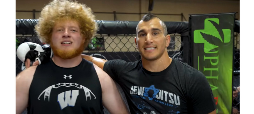 После боя интернет-тролль (слева) раскаялся 