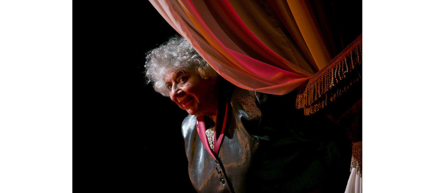 С моноспектаклем «Женщины Диккенса» она объездила весь мир