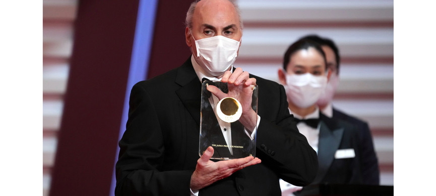 Награды помогают лабораториям получить финансирование