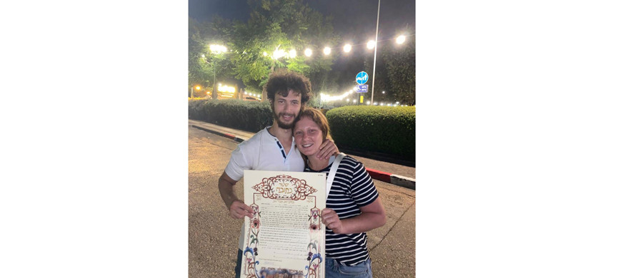 Без роскошных нарядов, но со счастливыми лицами