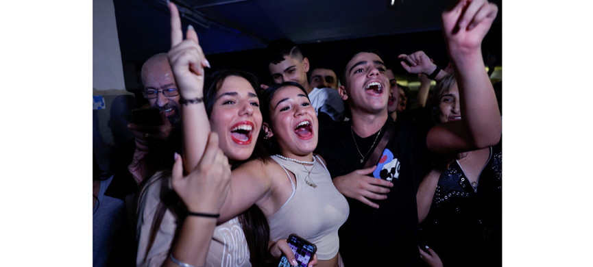 Ори поздравляли и друзья, и премьер-министр