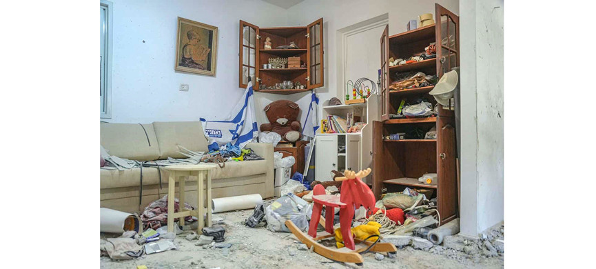 В некогда уютных гостиных – хаос