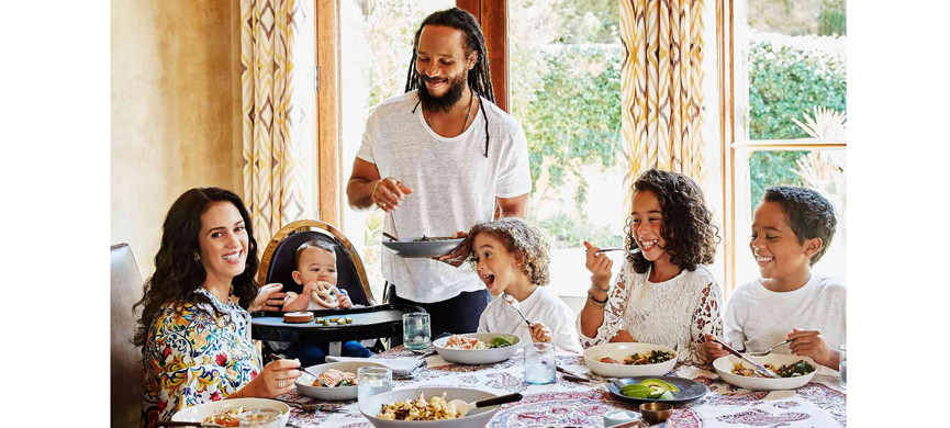 Зигги растит с женой – израильтянкой Ори – четверых детей