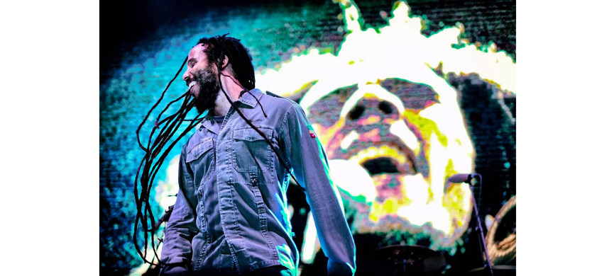 Зигги Марли выступает за мир и любовь