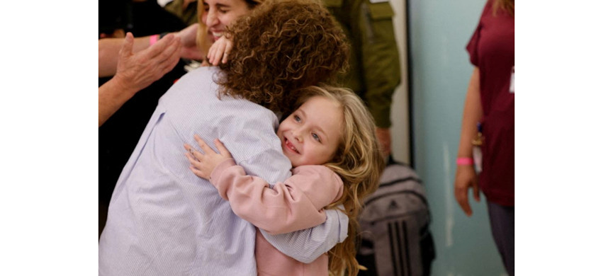 Даниэль Алони освободили вместе с 5-летней дочерью