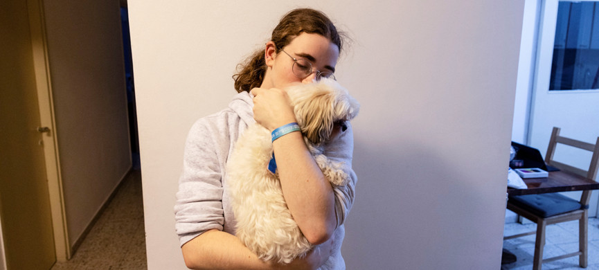 Собака помогла Мие меньше бояться в плену