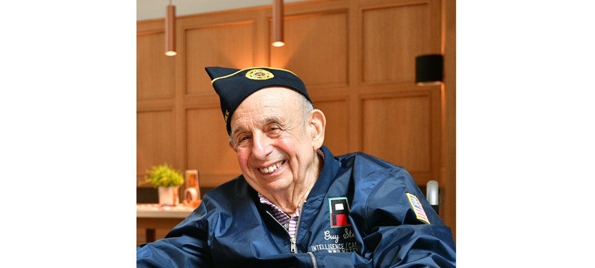 После войны Штерн изучал лингвистику и литературу