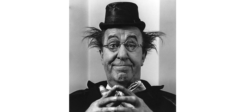 Сын шляпника, он сделал шляпу своим вечным спутником