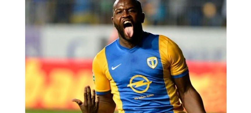 Получив паспорт, Тамуз стал вести себя как заправская рок-звезда