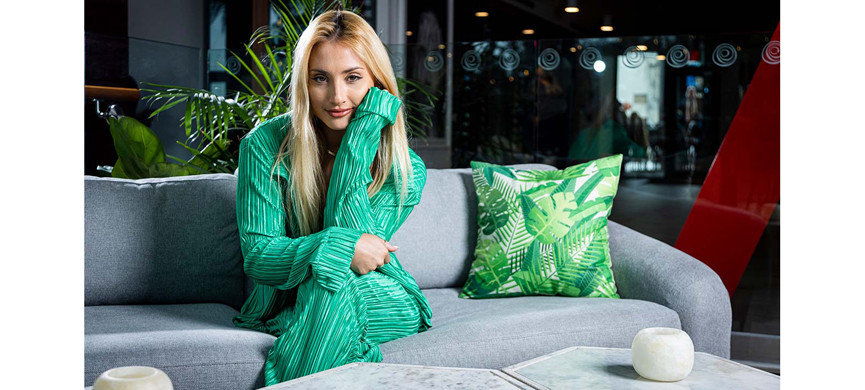 Больше 11 миллионов человек следят за Такер в соцсетях