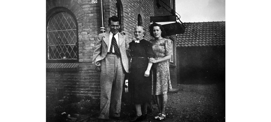 Курт Блох с мамой и сестрой