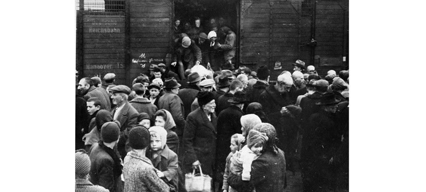 Трагедия Холокоста стала в итоге для писателя очень личной