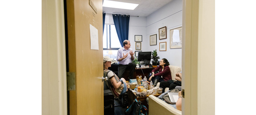 Рон Хасснер говорит, что его «дверь всегда открыта»