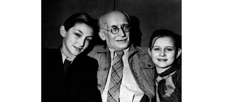 Борис Эйхенбаум с внуками