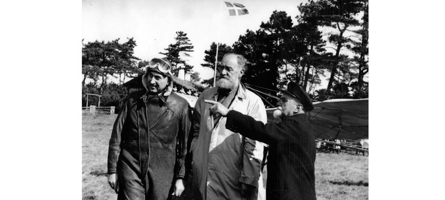 Фройхен (по центру) помог снять «Эскимоса», получившего «Оскар»