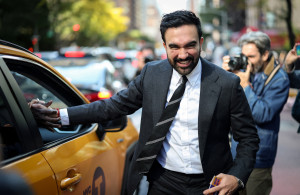 <p>Democratic candidate for New York City Mayor, Zohran Mamdani, shakes the hand of a cab driver while campaigning in Manhattan's Upper East Side neighborhood during early voting, in New York City, U.S., October 27, 2025. REUTERS/Mike Segar TPX IMAGES OF THE DAY</p>