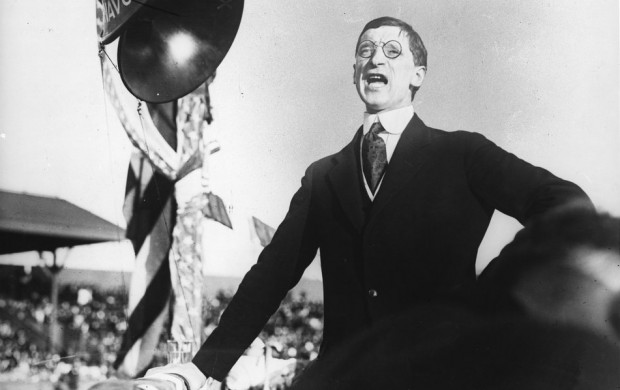 <p>Emmon De Valera addresses a crowd at Los Angeles. (Photo by © Hulton-Deutsch Collection/CORBIS/Corbis via Getty Images)</p>