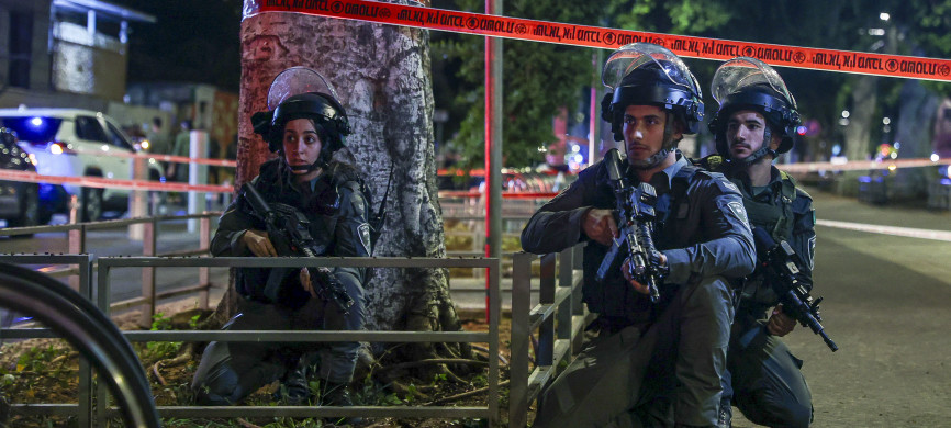 <p>Israeli police take position after a shooting in Jaffa, a mixed Arab-Jewish area of Tel Aviv, Israel, Tuesday, Oct. 1, 2024. (AP Photo/Itai Ron)</p>